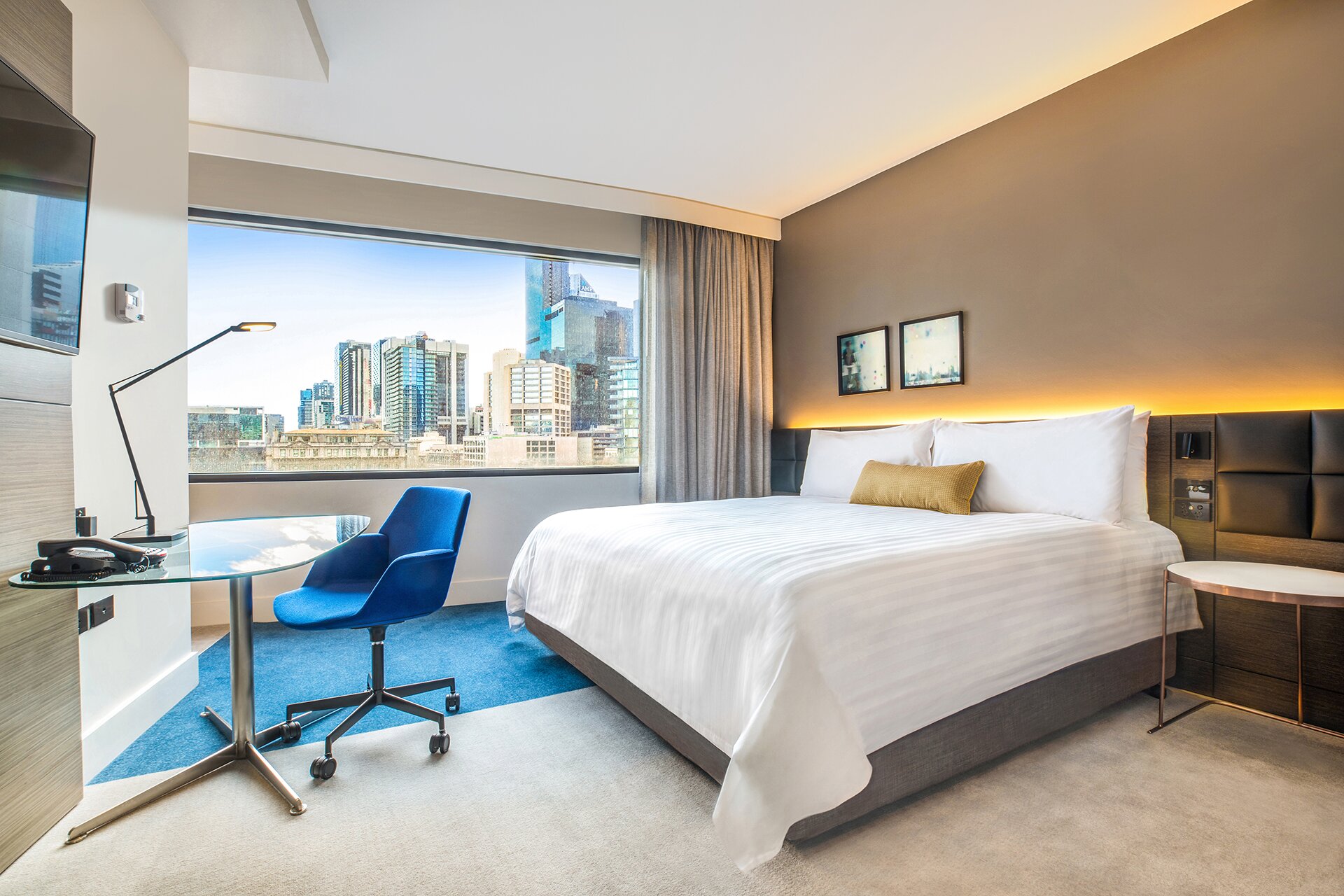 crown-plaza-standard-king-room crown-plaza-standard-king-room